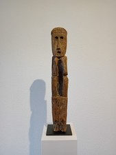 nepal ahnenfigur gesockelt 60