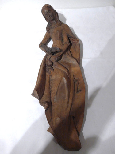 Frauenskulptur mit buch - mit,