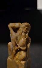 HANDGESCHNITZTER STEINSTEMPEL