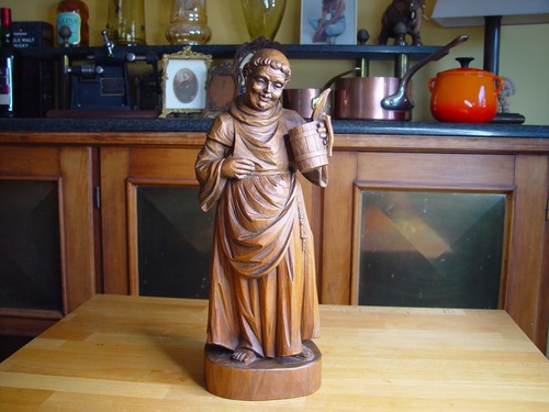 Geschnitzte figur holzskulptur - figur,