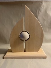 Skulptur mit Kugel Holz Natur