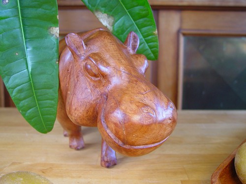 Geschnitzte figur holzskulptur - geschnitzte,